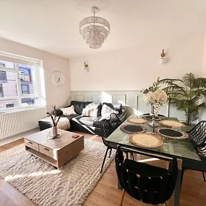 https://3-bed-apartment-zone-1-central-london.brighton-hotels-england.com